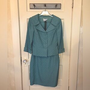 Maggy London NWT 2 piece skirt suit size 8